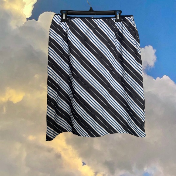 Liz Claiborne Blue Striped Skirt: Size 14 - Picture 1 of 4